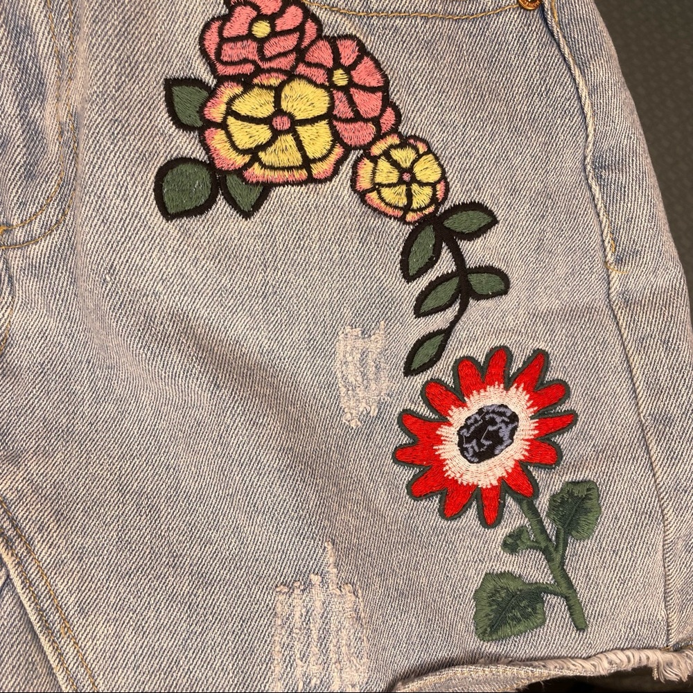 Embroidered denim skirt🌼 - Picture 4 of 7